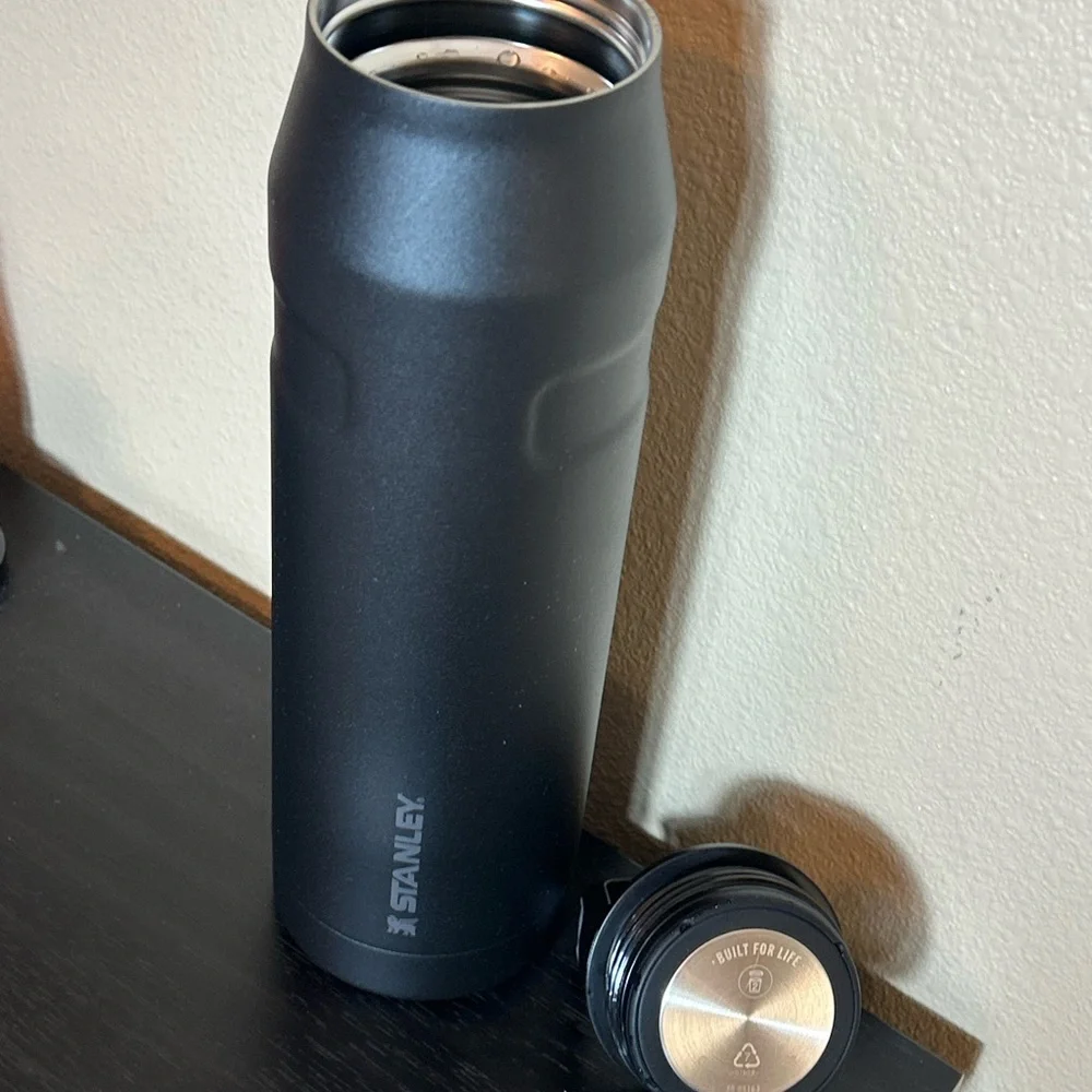 Stanley IceFlow AeroLight Vacuum Water Bottle w/ Fast Flow Lid [36 oz.] [Black] - Picture 8 of 12